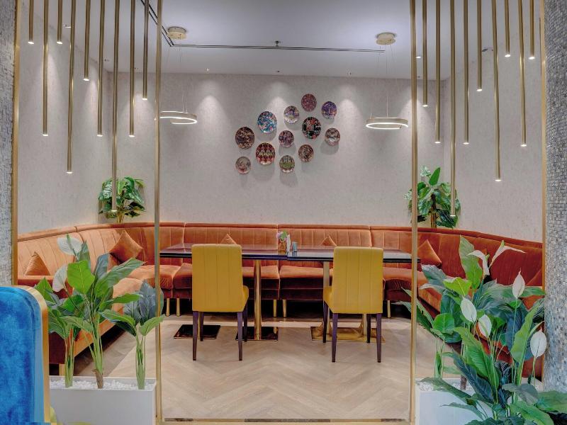 Howard Johnson Plaza By Wyndham Dubai Deira image