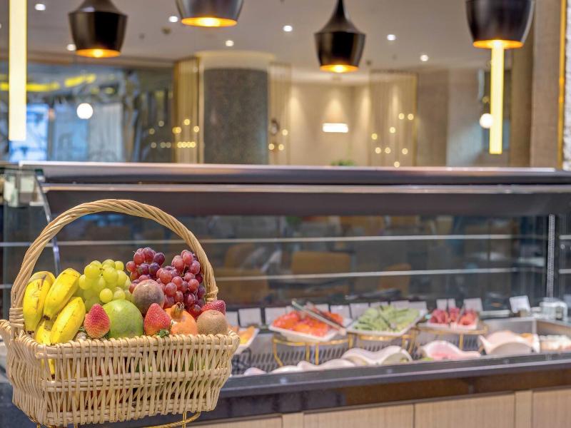 Howard Johnson Plaza By Wyndham Dubai Deira image
