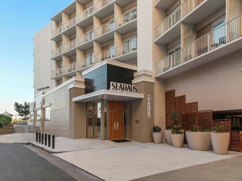 The Seahaus Hotel, Atlantic City Boardwalk, A Tr image