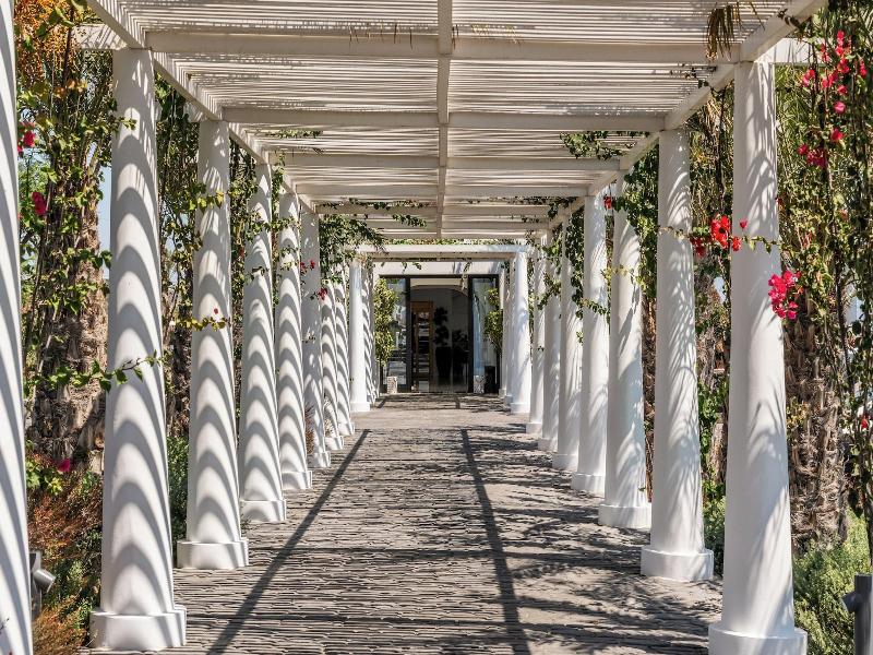 Cresanto Luxury Suites image