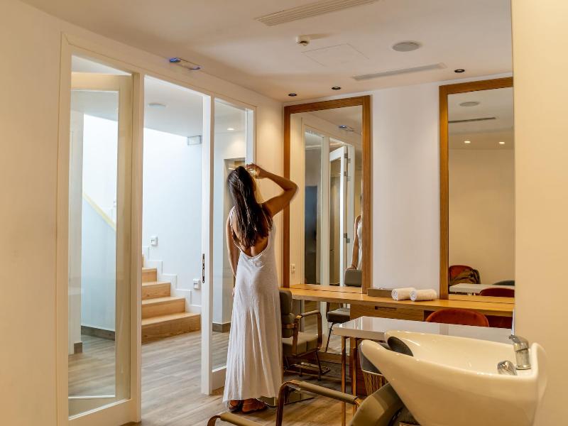 Cresanto Luxury Suites image