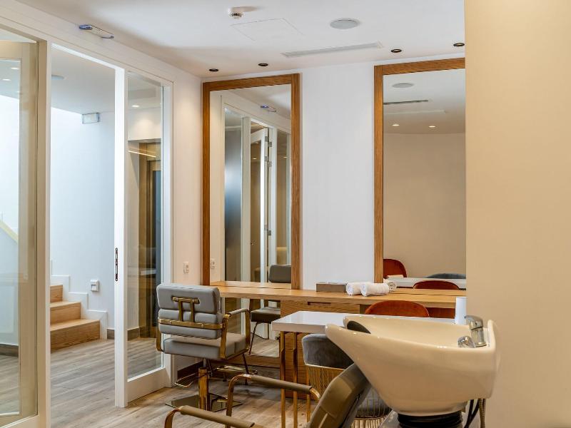 Cresanto Luxury Suites image