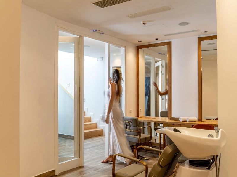 Cresanto Luxury Suites image