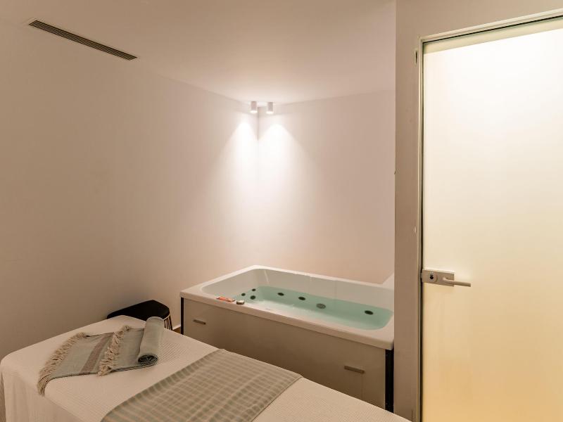Cresanto Luxury Suites image