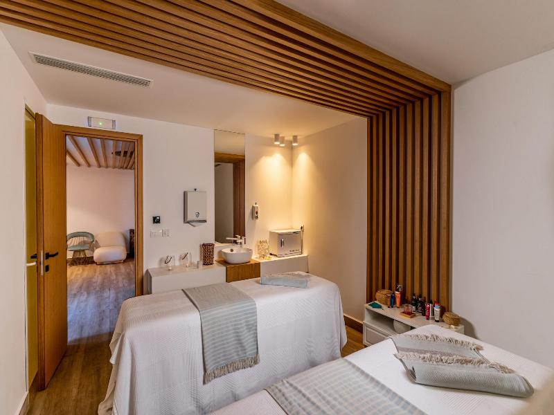 Cresanto Luxury Suites image