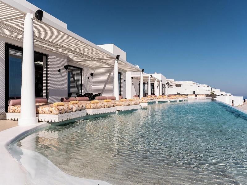 Cresanto Luxury Suites image