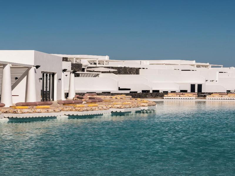 Cresanto Luxury Suites image