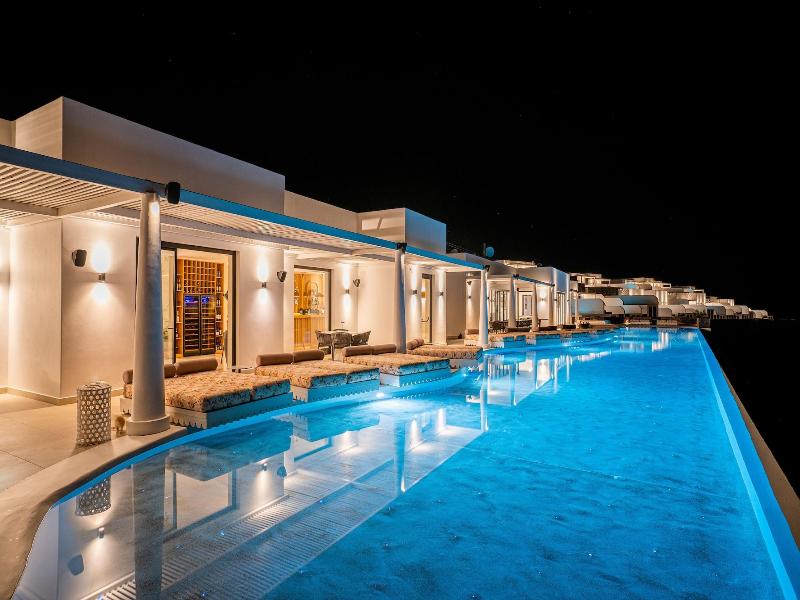 Cresanto Luxury Suites image