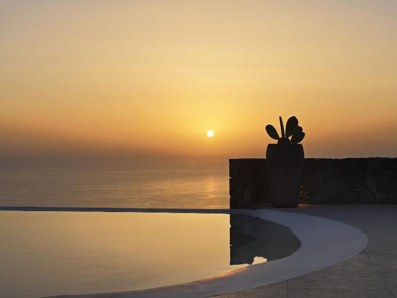 Cresanto Luxury Suites image