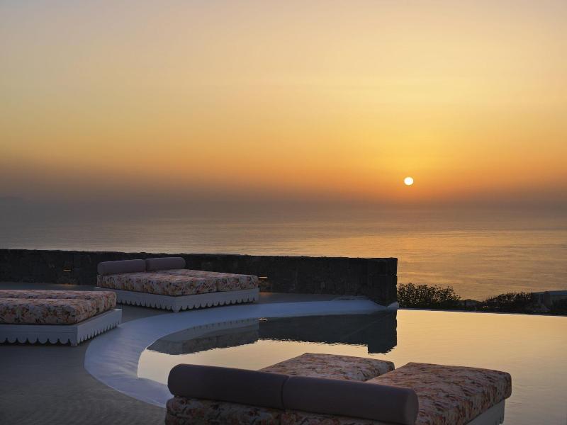 Cresanto Luxury Suites image