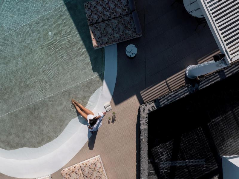 Cresanto Luxury Suites image
