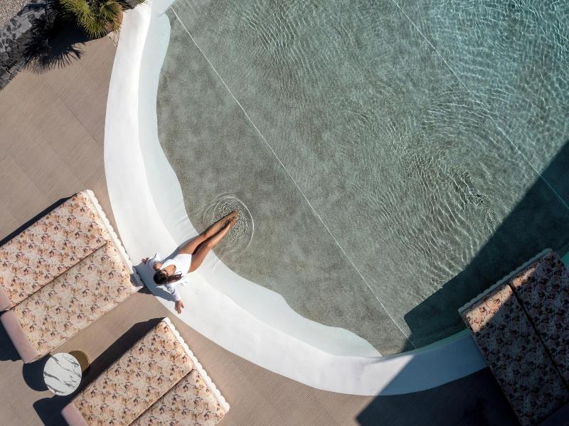 Cresanto Luxury Suites image