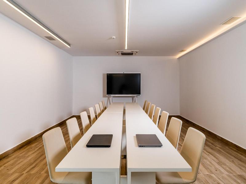 Cresanto Luxury Suites image