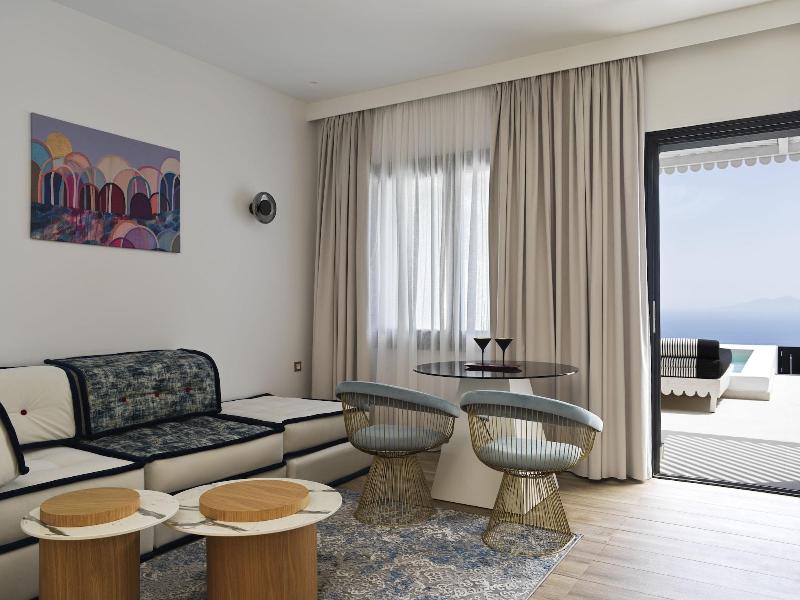Cresanto Luxury Suites image