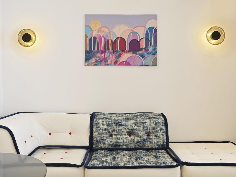 Cresanto Luxury Suites image
