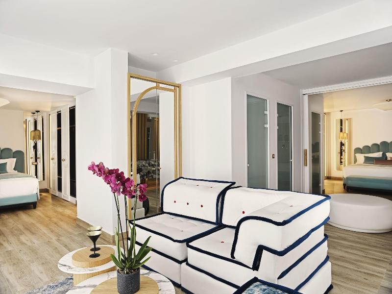 Cresanto Luxury Suites image