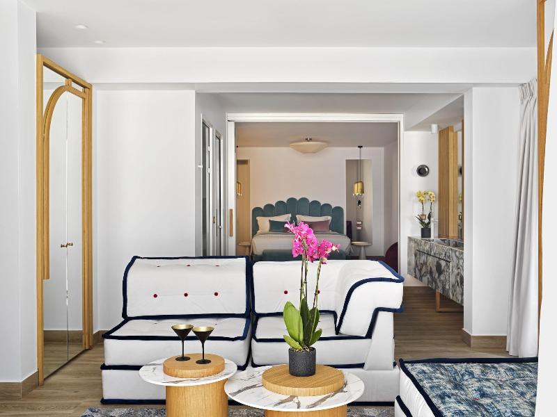 Cresanto Luxury Suites image