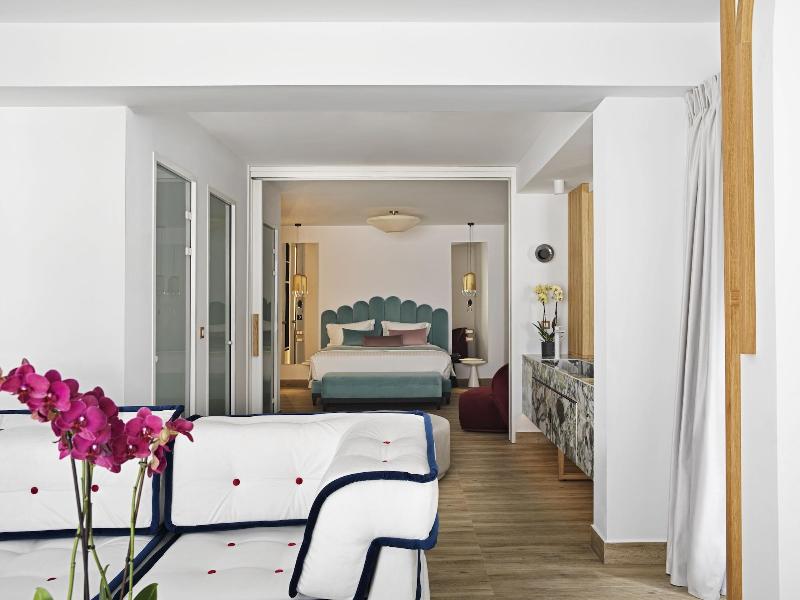 Cresanto Luxury Suites image