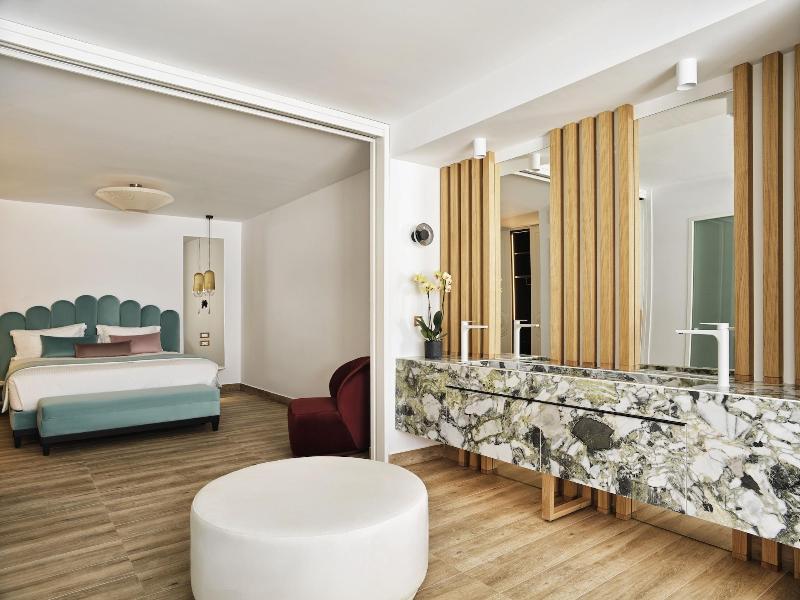 Cresanto Luxury Suites image
