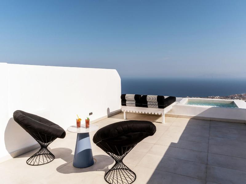Cresanto Luxury Suites image