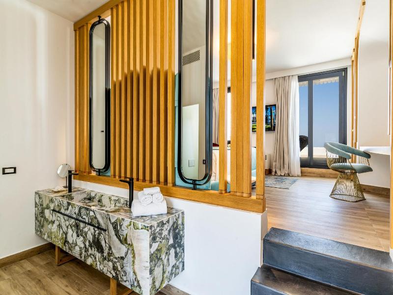 Cresanto Luxury Suites image