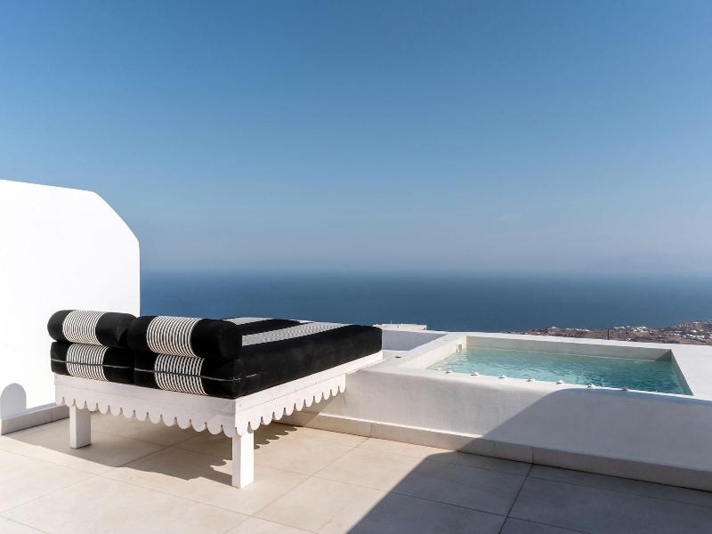 Cresanto Luxury Suites image