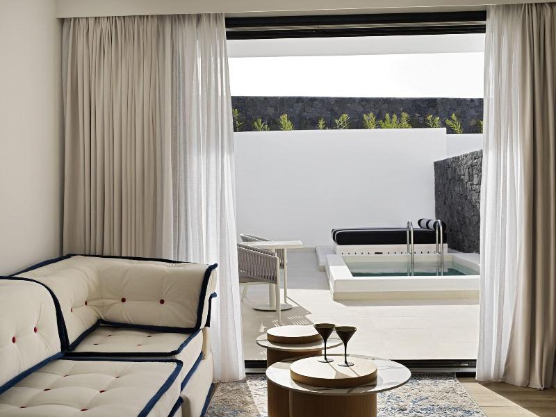 Cresanto Luxury Suites image