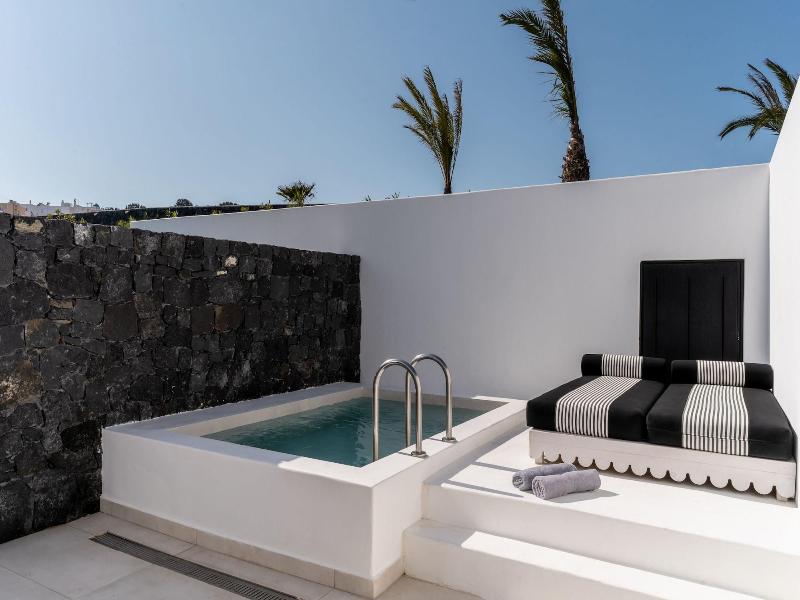 Cresanto Luxury Suites image