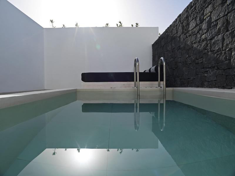 Cresanto Luxury Suites image