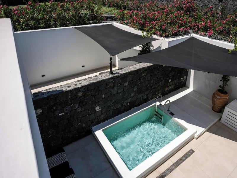 Cresanto Luxury Suites image