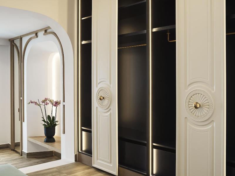 Cresanto Luxury Suites image