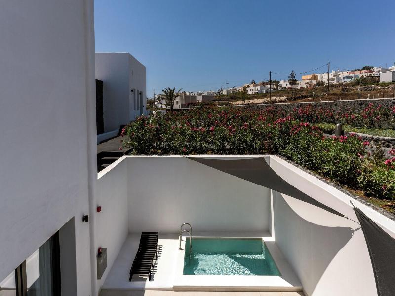 Cresanto Luxury Suites image
