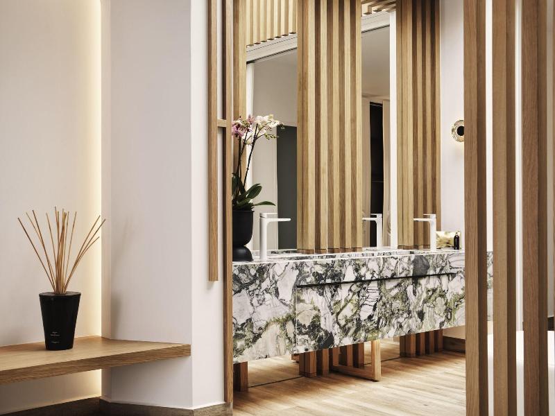 Cresanto Luxury Suites image