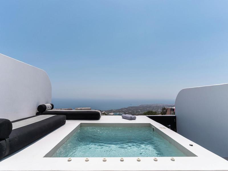 Cresanto Luxury Suites image