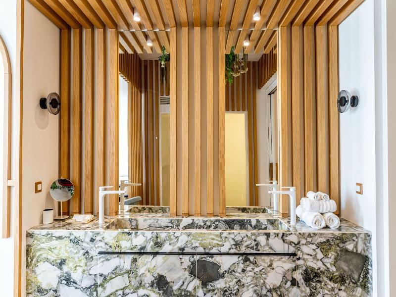 Cresanto Luxury Suites image