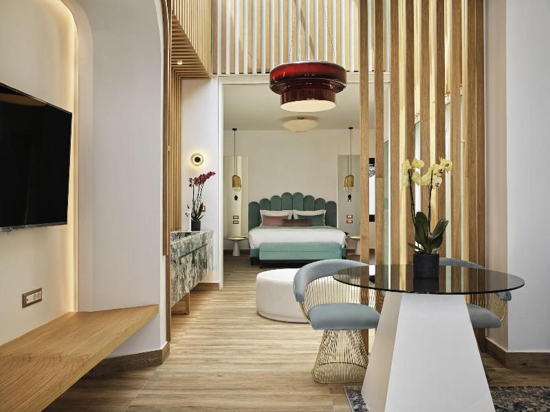 Cresanto Luxury Suites image
