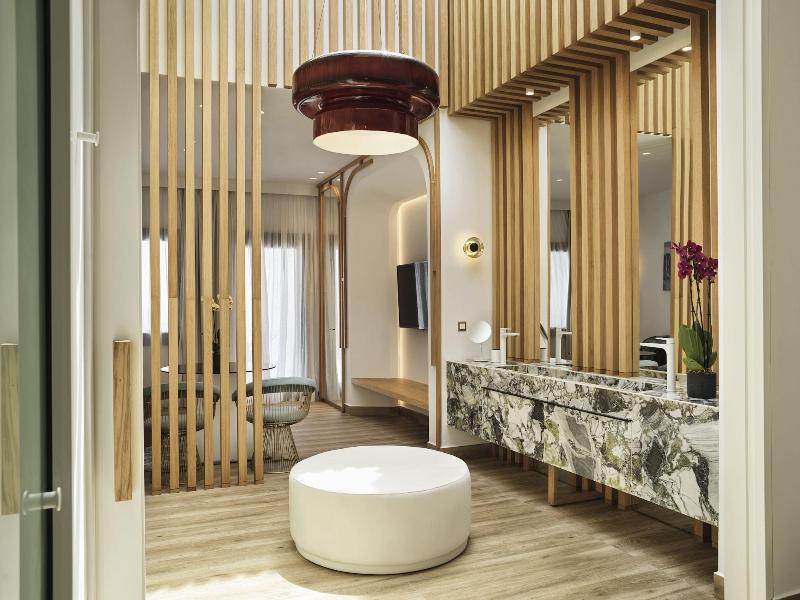 Cresanto Luxury Suites image