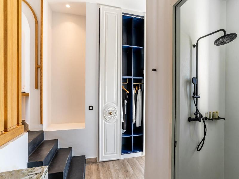 Cresanto Luxury Suites image