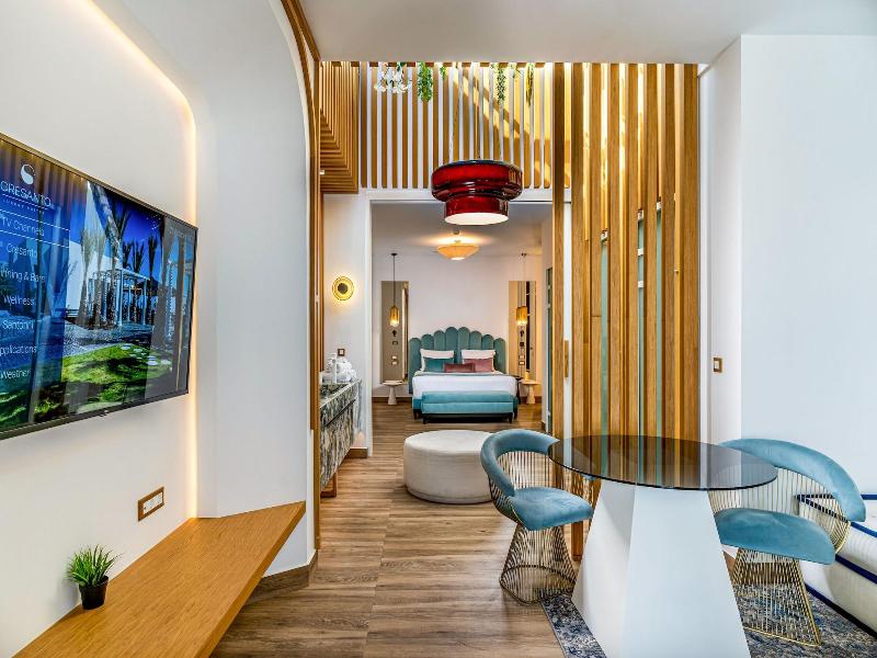 Cresanto Luxury Suites image