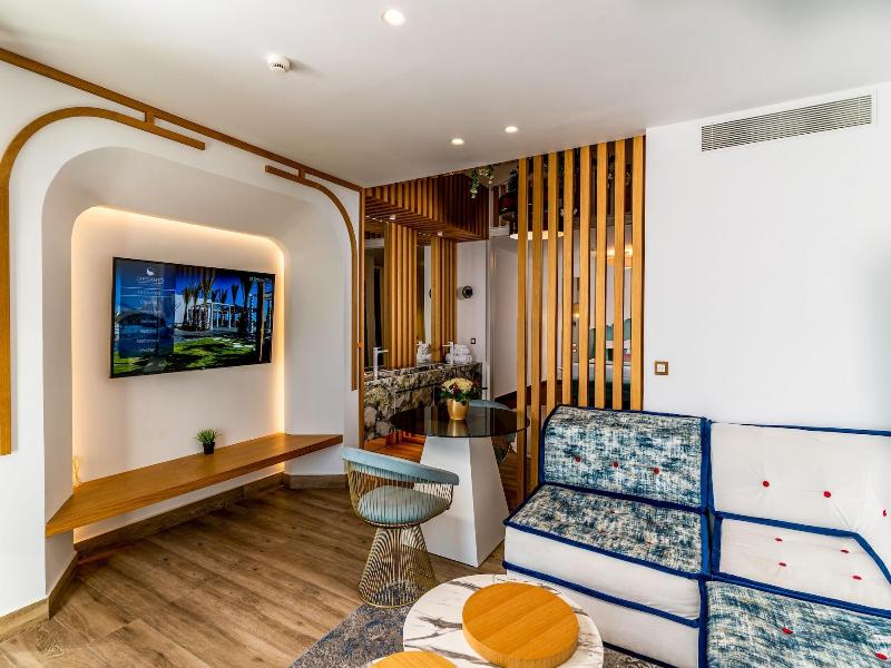 Cresanto Luxury Suites image