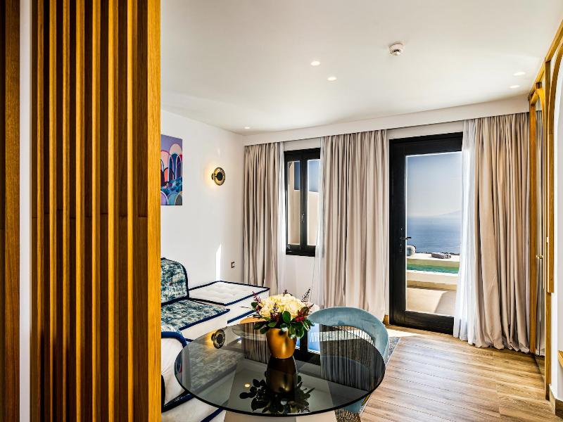 Cresanto Luxury Suites image