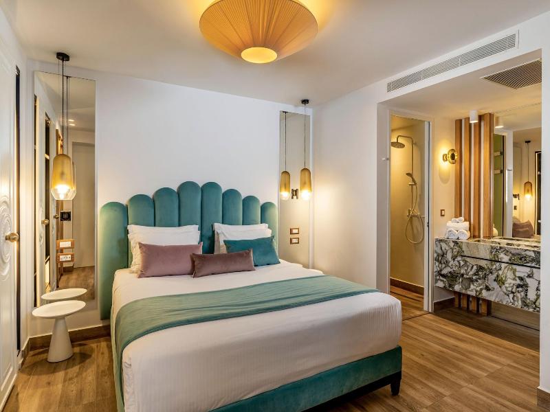 Cresanto Luxury Suites image