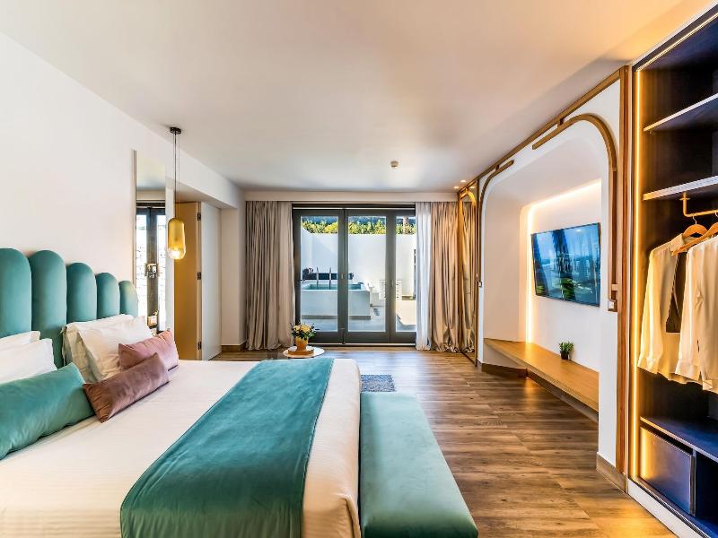 Cresanto Luxury Suites image