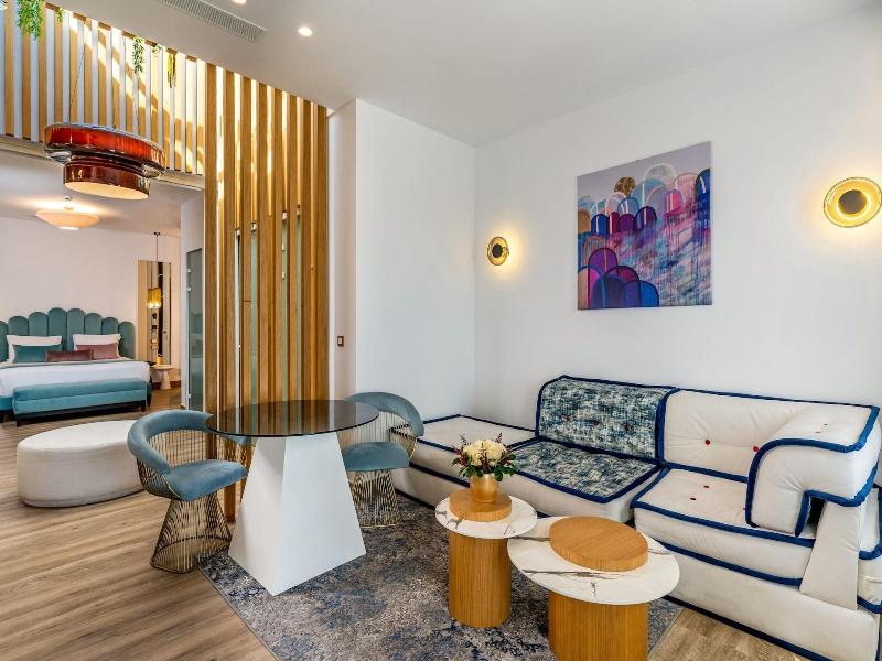 Cresanto Luxury Suites image