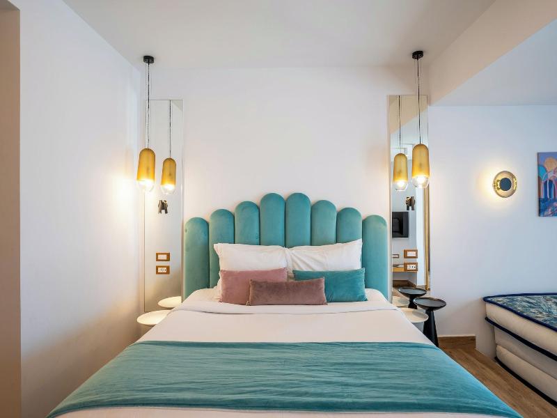 Cresanto Luxury Suites image