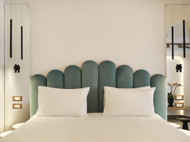 Cresanto Luxury Suites image