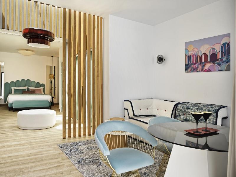 Cresanto Luxury Suites image
