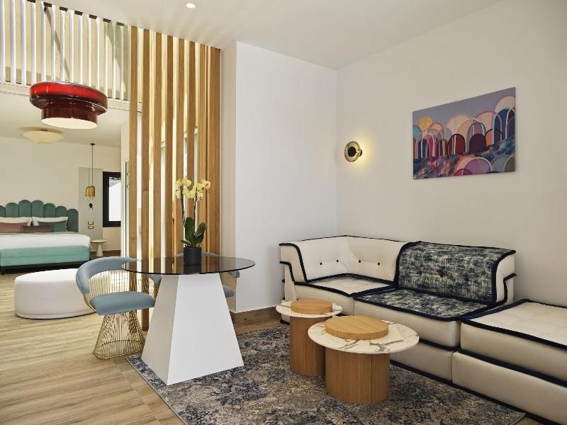 Cresanto Luxury Suites image
