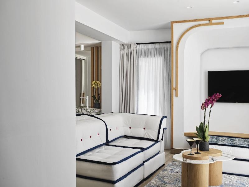 Cresanto Luxury Suites image