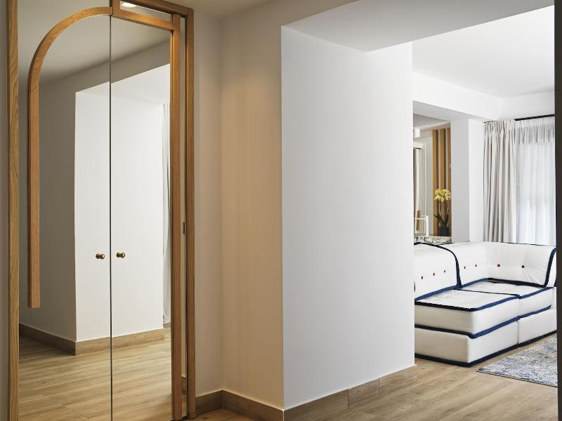 Cresanto Luxury Suites image